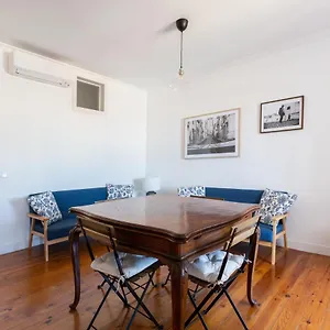White & Blue Vintage In Graca Apartment